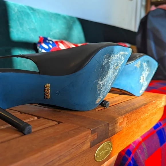 Leather pointy-toed mules - Picture 6 of 6